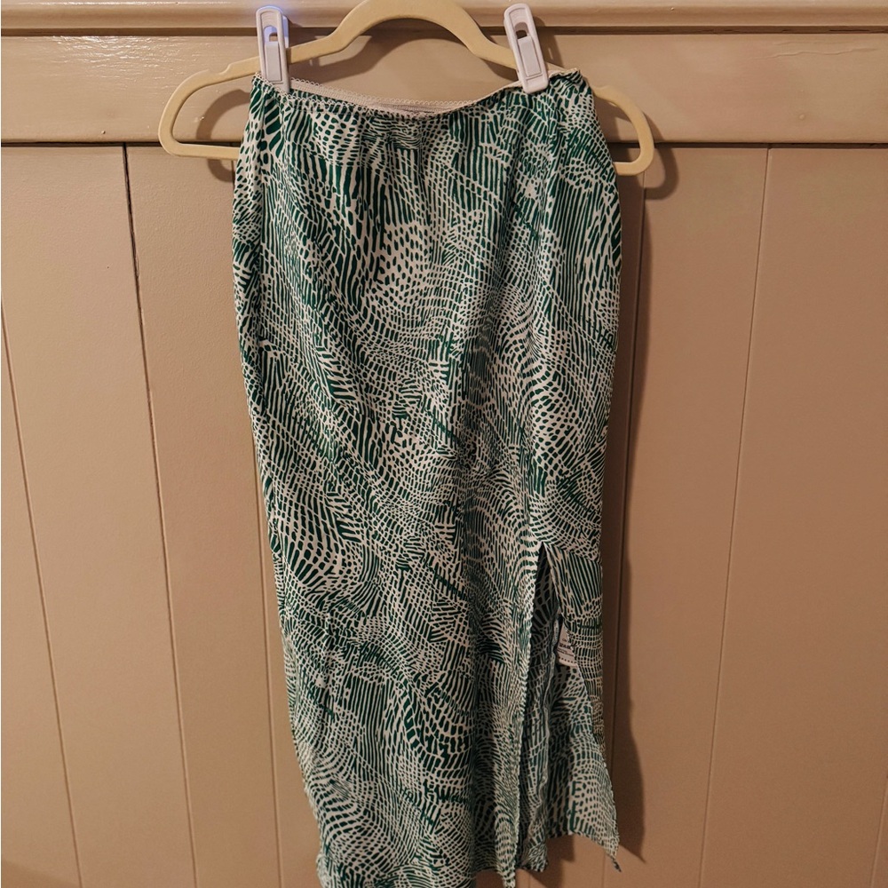 Topshop Patterned Green and White Midi Skirt